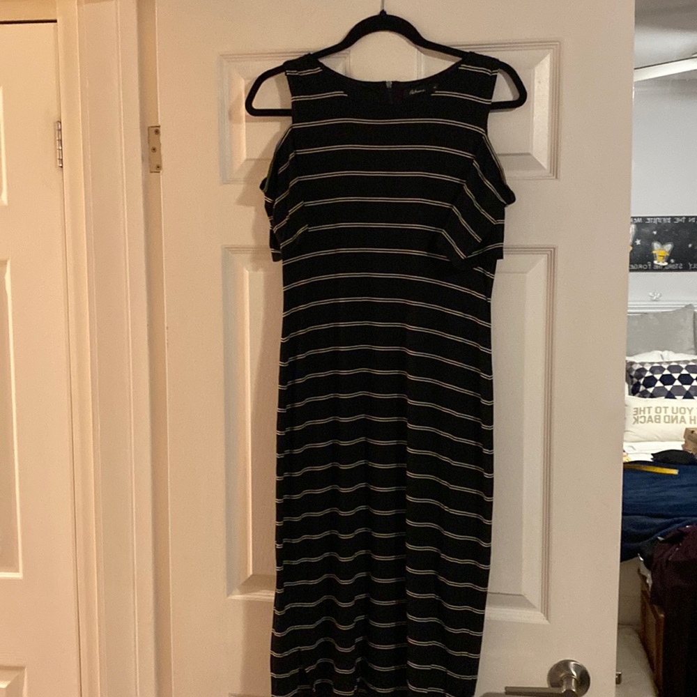 Reitman’s, medium, cold shoulder jersey dress. Brand new with tags. So soft.